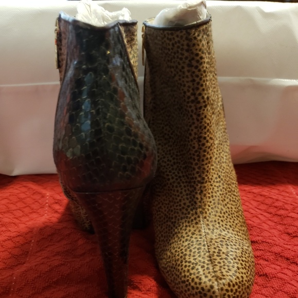 Beautiful able booties - Picture 2 of 4